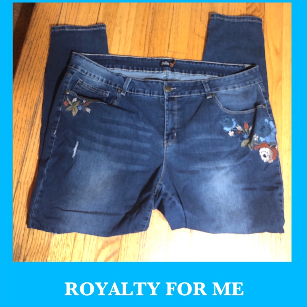SZ 22W-ROYALTY FOR ME FLORAL EMBROIDERED JEANS